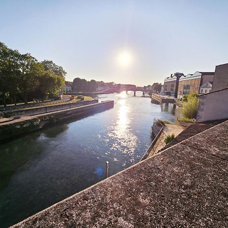 Appartement QUAI 3 loft moderne et lumineux les pieds dans l'eau à Jarnac Extérieur photo