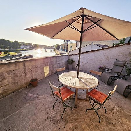 Appartement QUAI 3 loft moderne et lumineux les pieds dans l'eau à Jarnac Extérieur photo