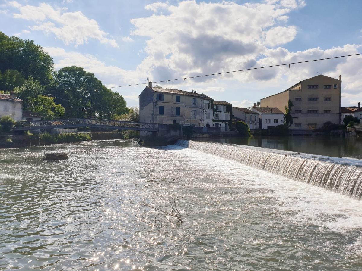 Appartement QUAI 3 loft moderne et lumineux les pieds dans l'eau à Jarnac Extérieur photo