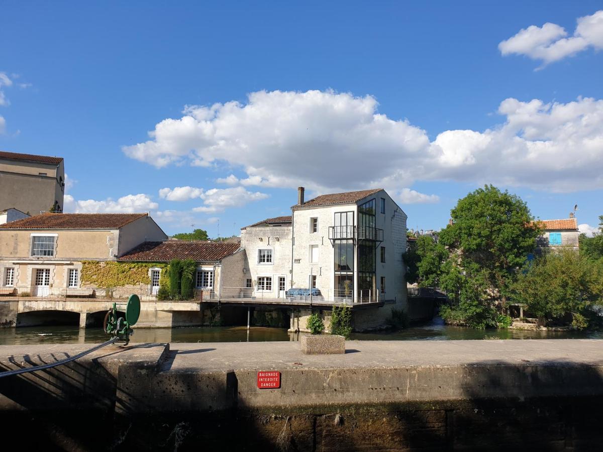 Appartement QUAI 3 loft moderne et lumineux les pieds dans l'eau à Jarnac Extérieur photo