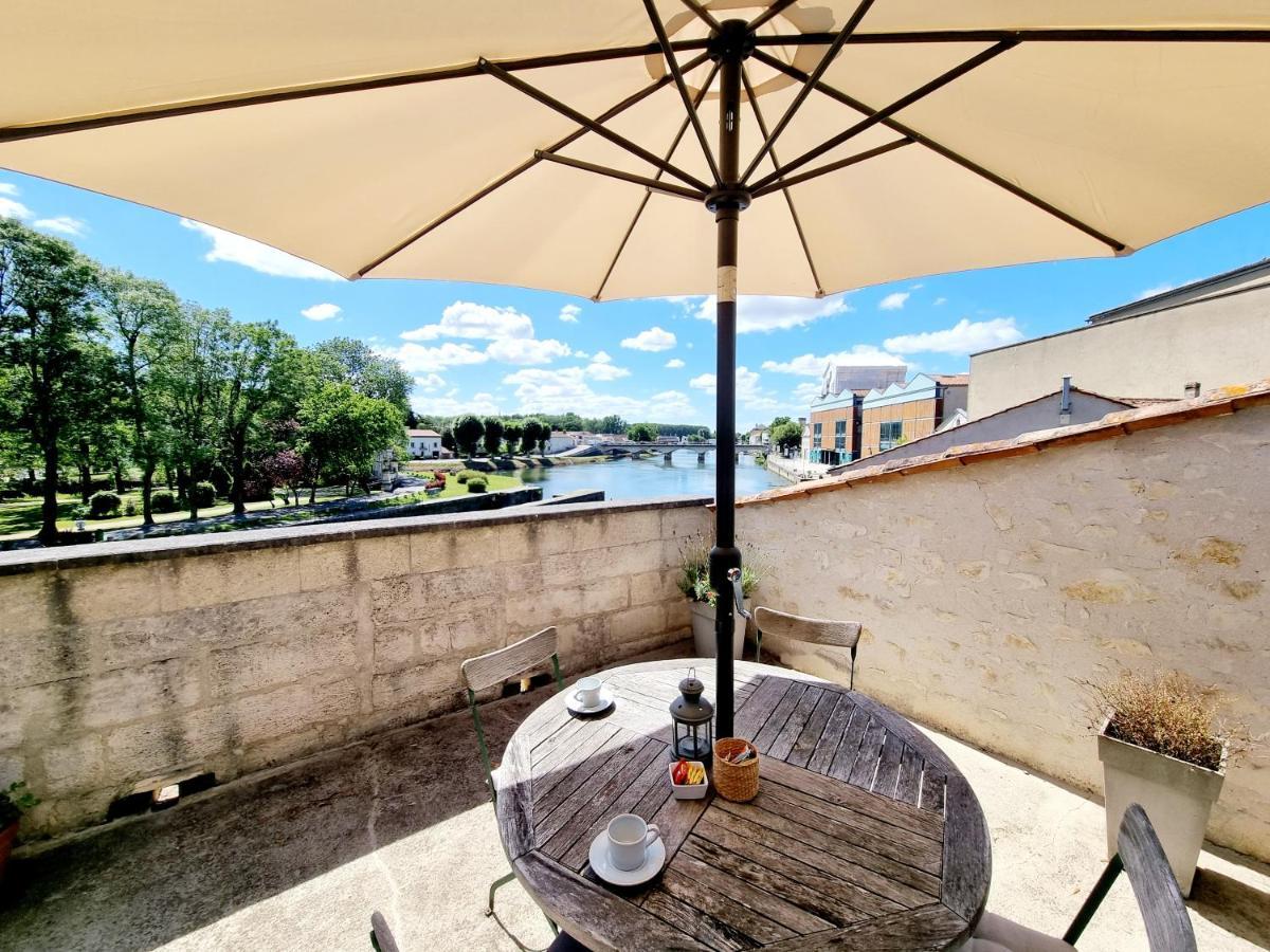 Appartement QUAI 3 loft moderne et lumineux les pieds dans l'eau à Jarnac Extérieur photo