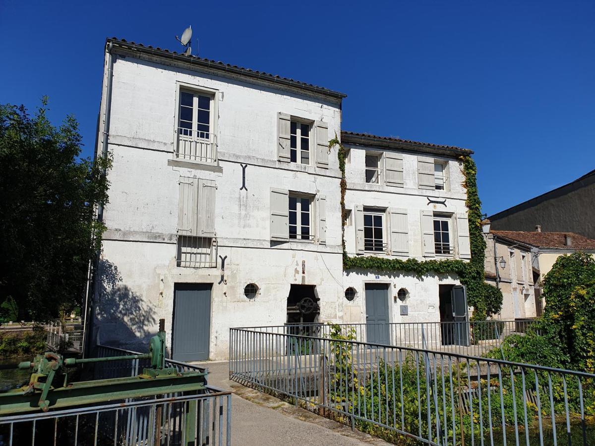 Appartement QUAI 3 loft moderne et lumineux les pieds dans l'eau à Jarnac Extérieur photo