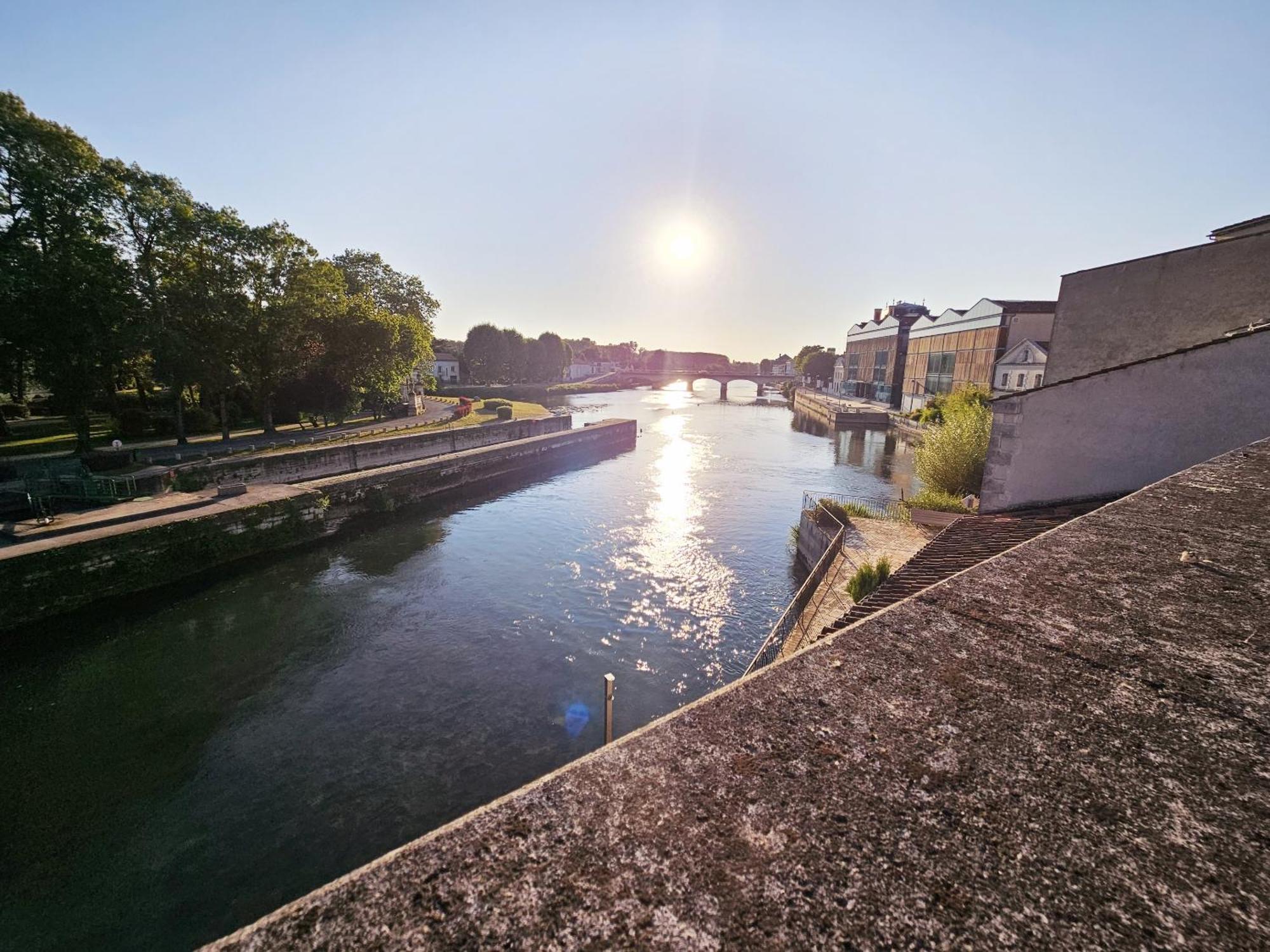 Appartement QUAI 3 loft moderne et lumineux les pieds dans l'eau à Jarnac Extérieur photo