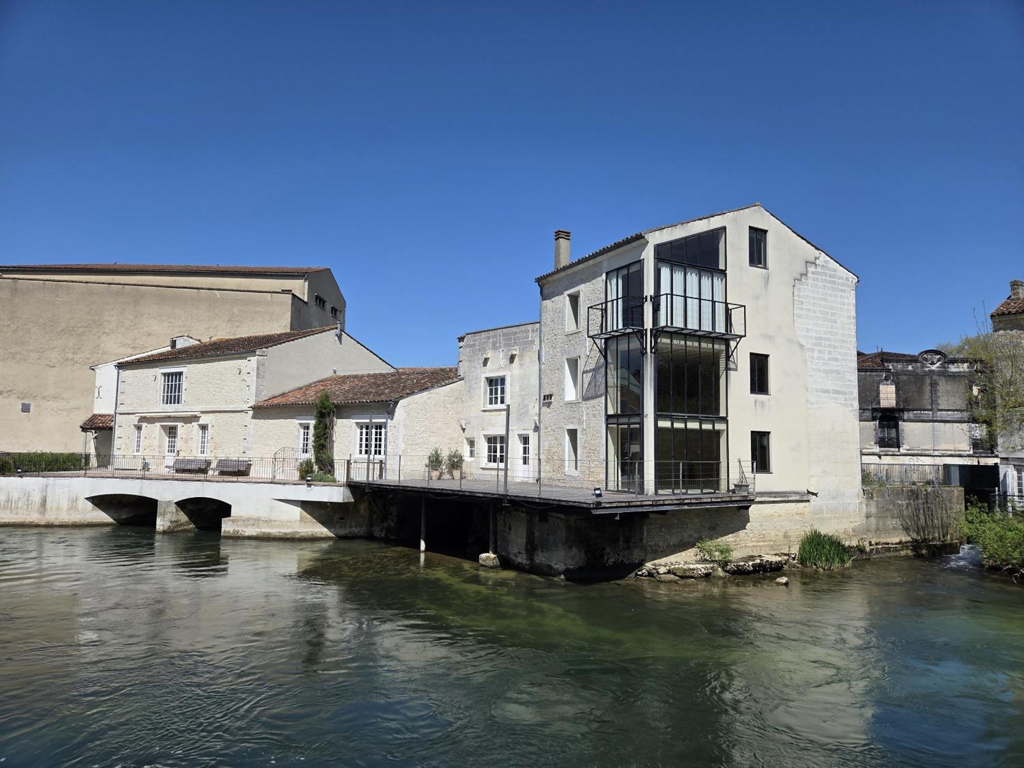 Appartement QUAI 3 loft moderne et lumineux les pieds dans l'eau à Jarnac Extérieur photo