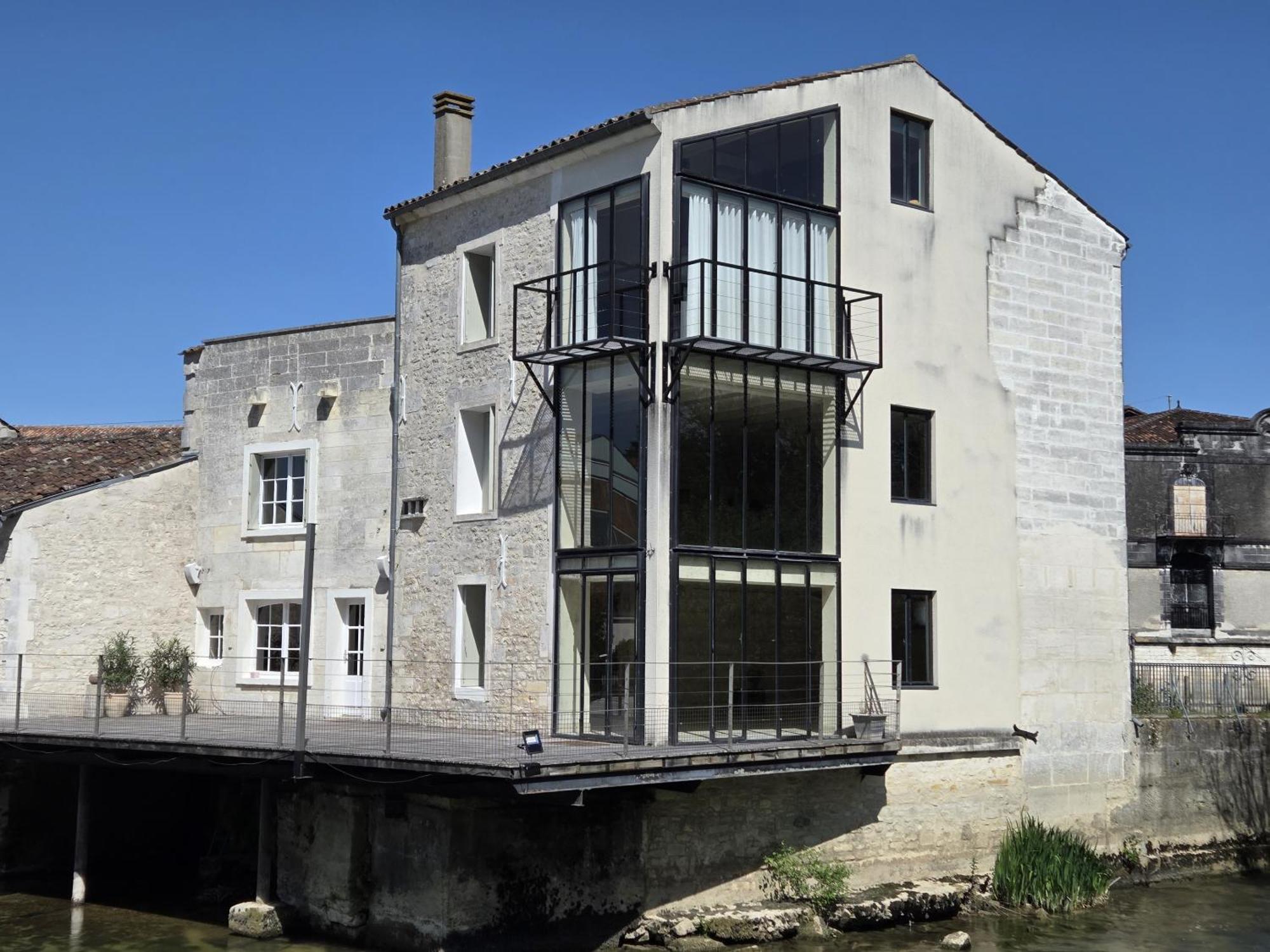 Appartement QUAI 3 loft moderne et lumineux les pieds dans l'eau à Jarnac Extérieur photo