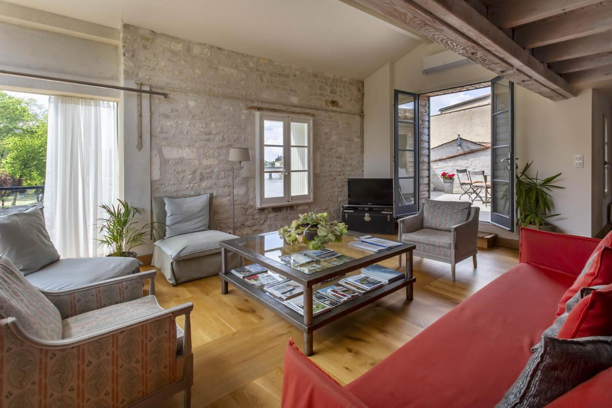 Appartement QUAI 3 loft moderne et lumineux les pieds dans l'eau à Jarnac Extérieur photo